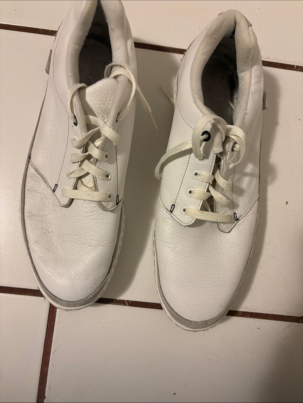 CROCS Men's White Lace-Up Casual Sneakers